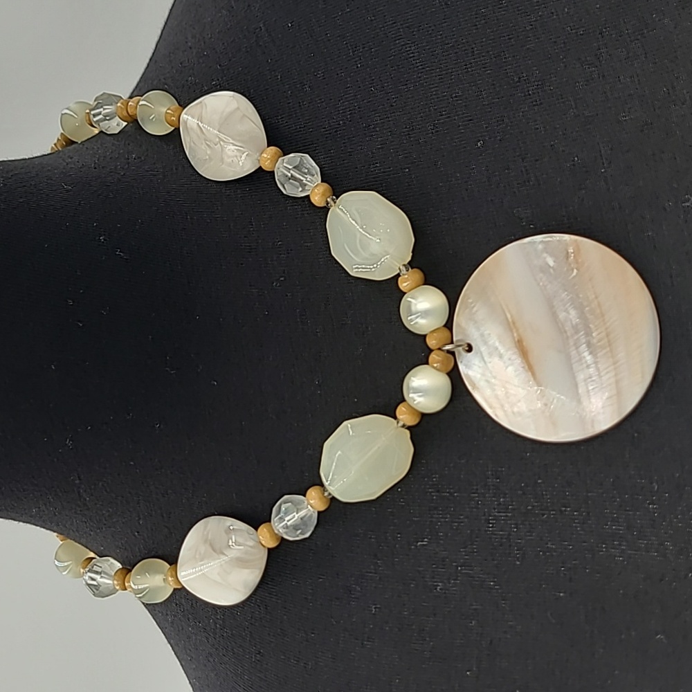 Chunky Bead & Shell Necklace-10"